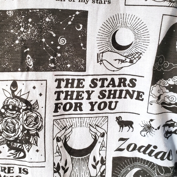 🌙Zodiac Tee Size Med NWT - Picture 3 of 4